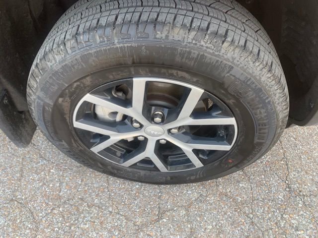 Used 2025 Jeep Grand Cherokee Limited w/ Luxury Tech Group II image 9