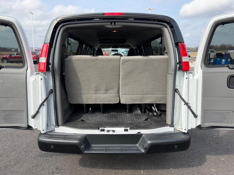 Used 2022 Chevrolet Express 3500 LS RWD image 7