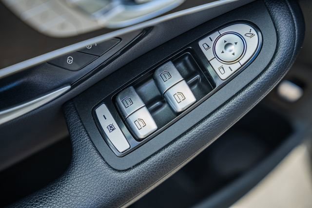 Used 2020 Mercedes-Benz GLC 300 4MATIC image 37