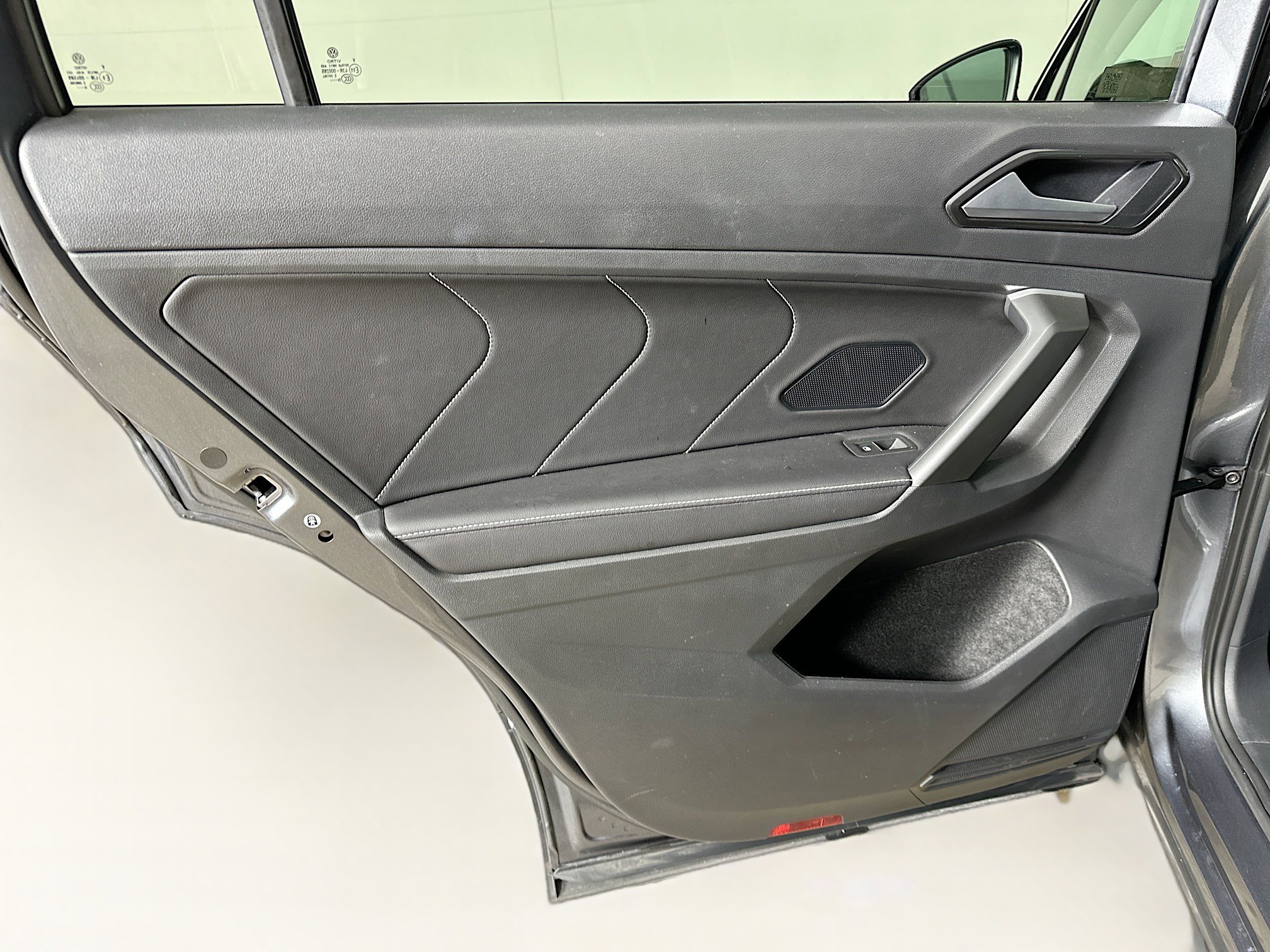 Used 2024 Volkswagen Tiguan SE image 26