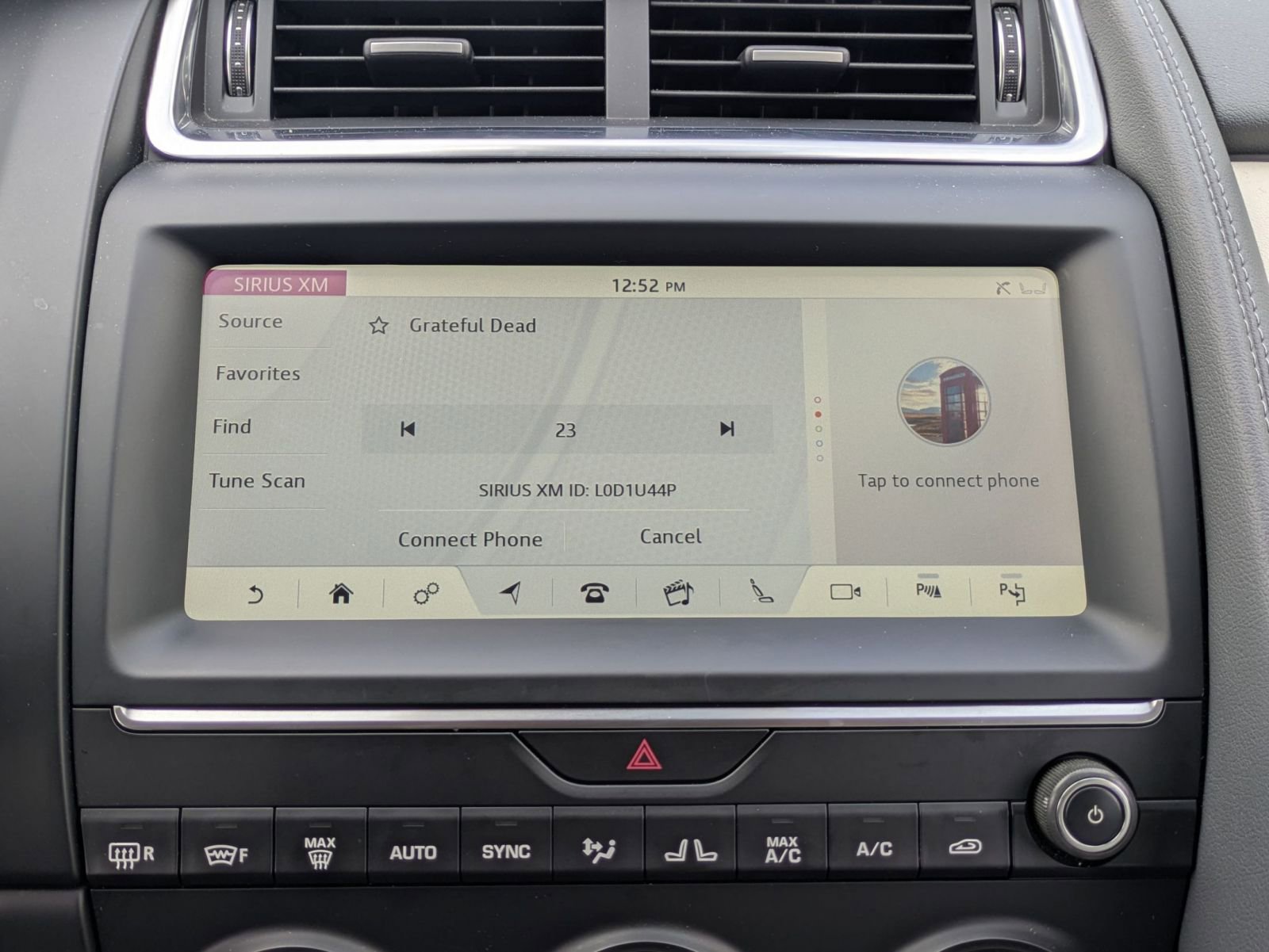 Used 2020 Jaguar E-PACE SE image 12