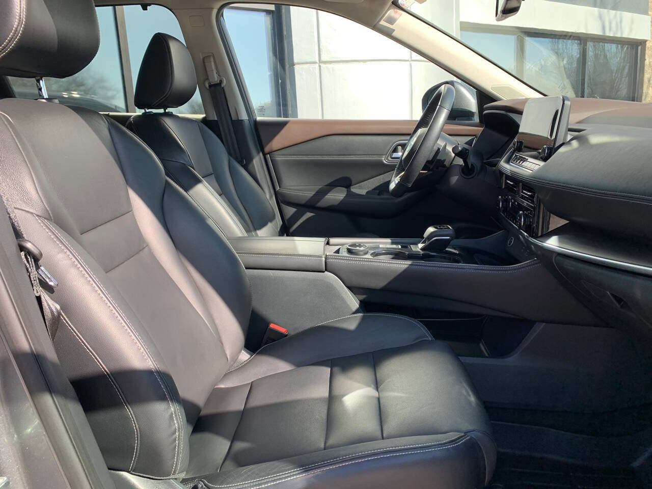Used 2021 Nissan Rogue SL w/ Premium Package image 13