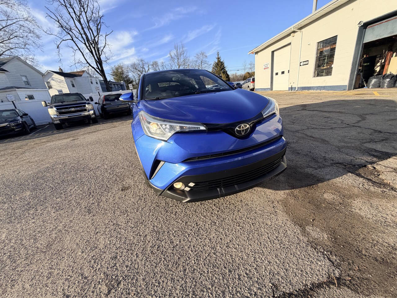 Used 2018 Toyota C-HR XLE 4dr Crossover image 50