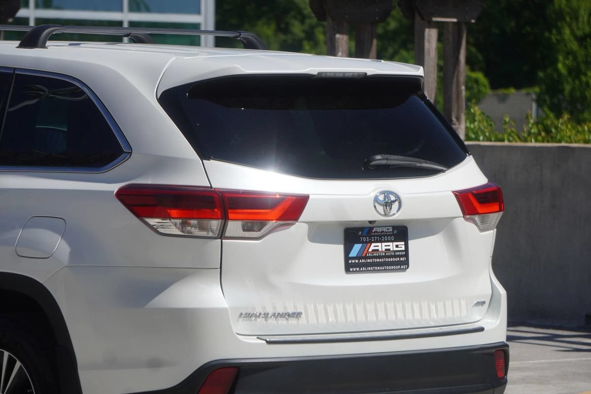 Used 2019 Toyota Highlander LE AWD/4WD image 16