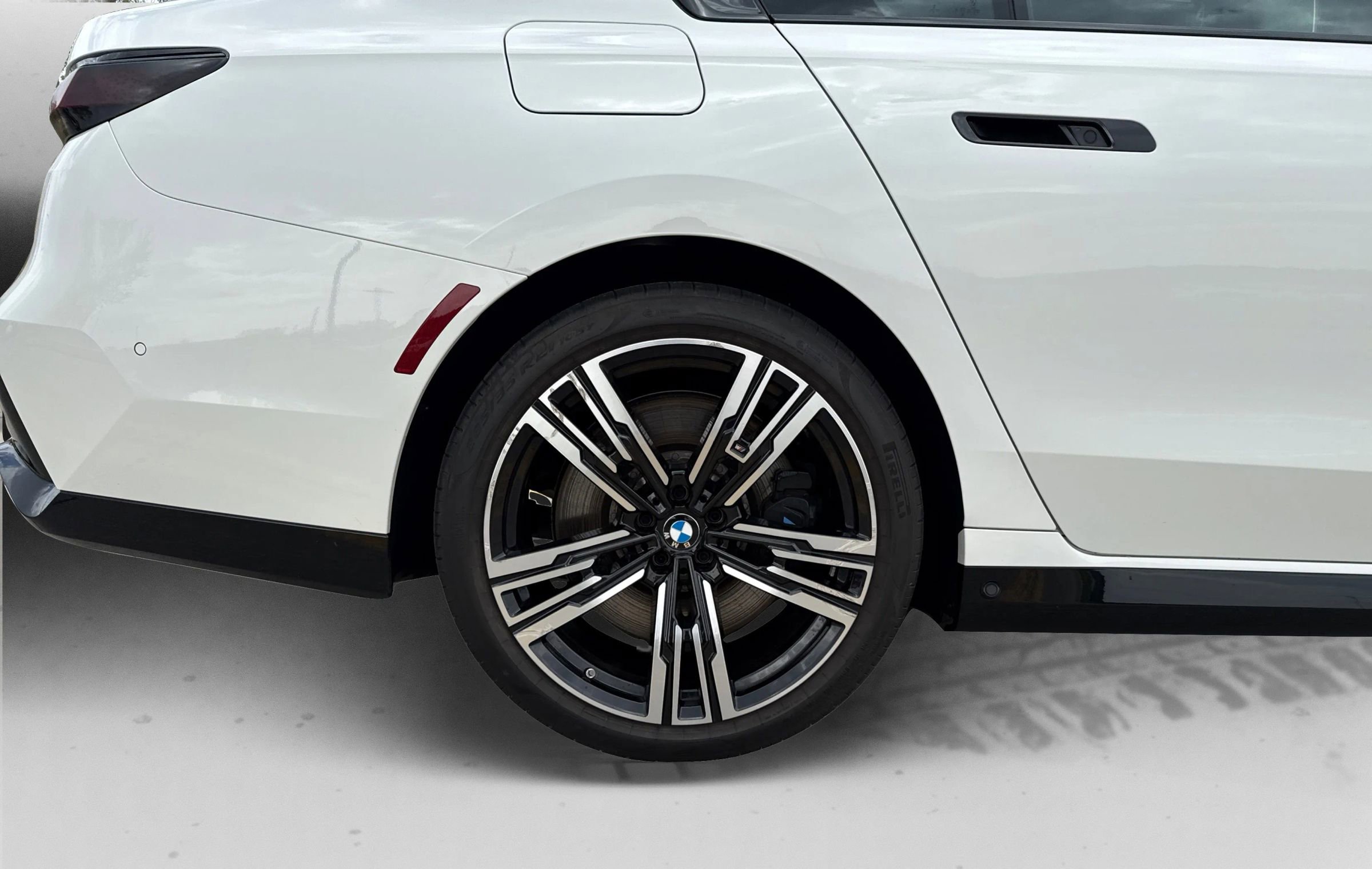 Used 2023 BMW 760i xDrive AWD/4WD image 27