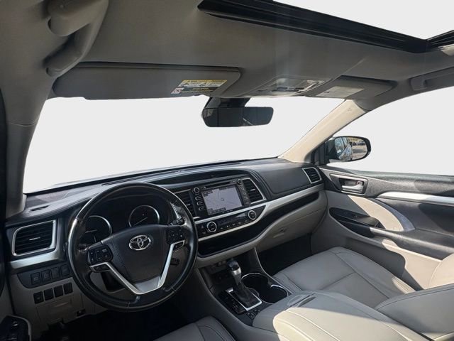 Used 2017 Toyota Highlander XLE image 27