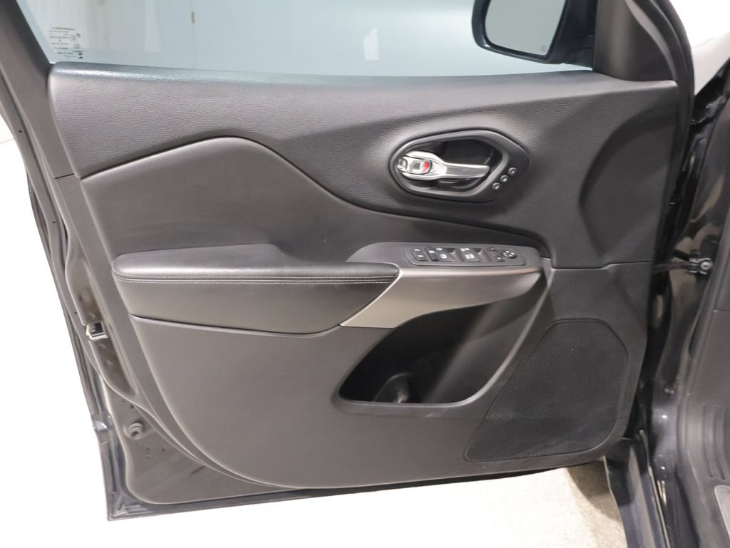 Used 2021 Jeep Cherokee Limited AWD/4WD image 13