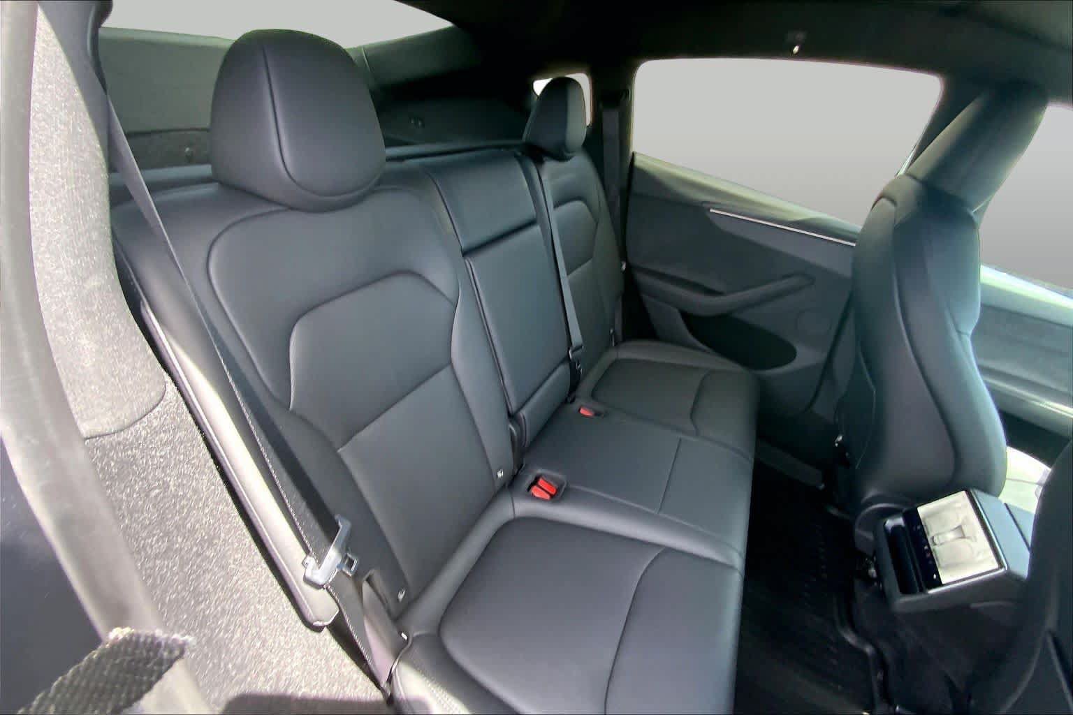 Used 2026 Tesla Model Y 2WD image 18