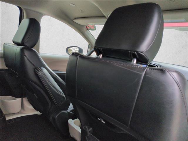 Used 2023 Chrysler Pacifica Touring-L FWD image 21