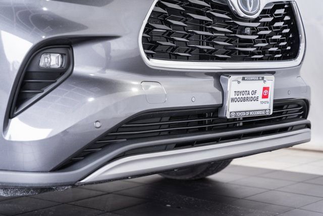 Used 2024 Toyota Highlander Platinum image 12