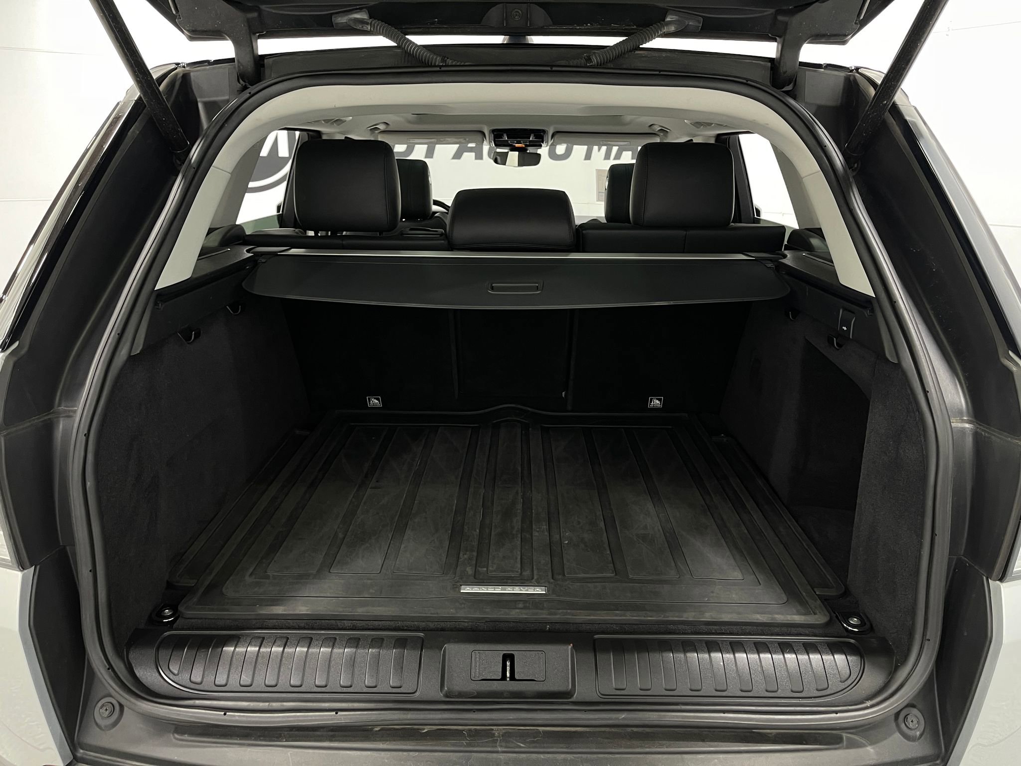 Used 2017 Land Rover Range Rover Sport HSE image 26