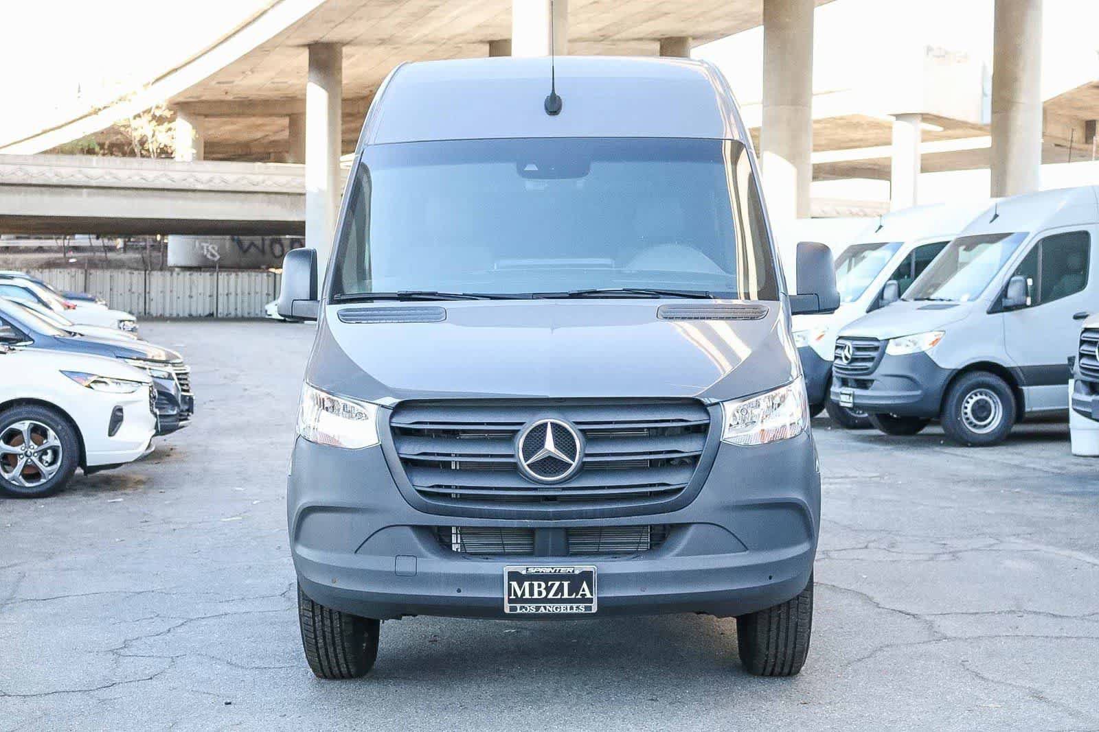 Used 2024 Mercedes-Benz Sprinter 2500 video 2