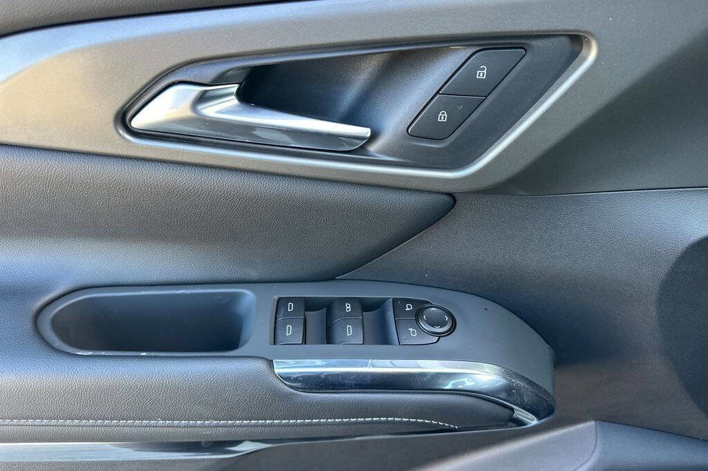 New 2026 Chevrolet Traverse LT image 12