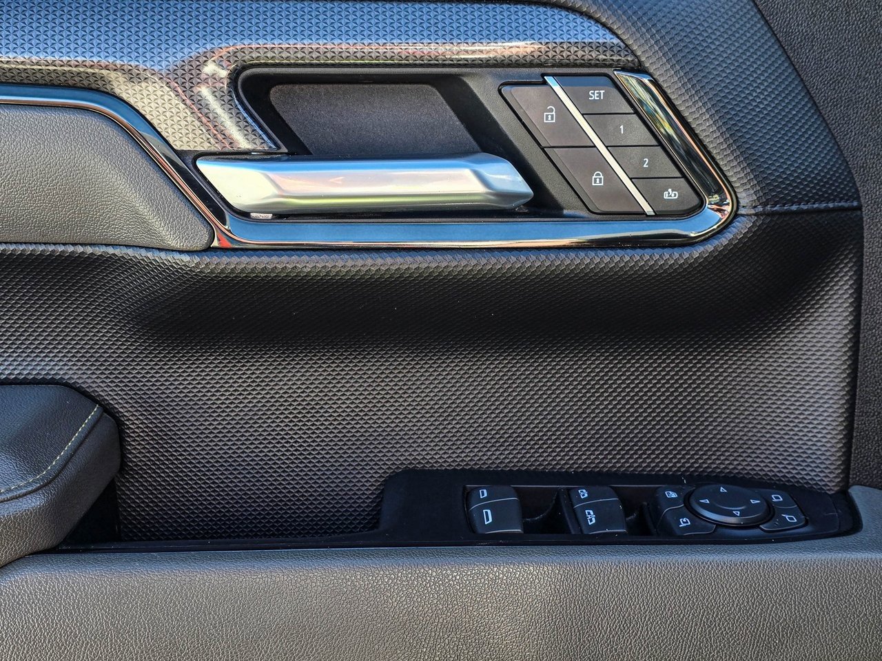 Used 2023 Chevrolet Silverado 1500 ZR2 w/ Technology Package image 13