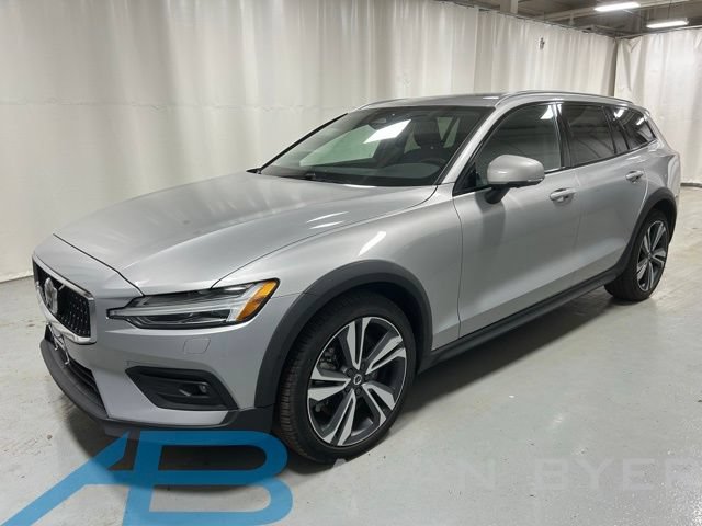 Used 2025 Volvo V60 B5 Cross Country Plus
