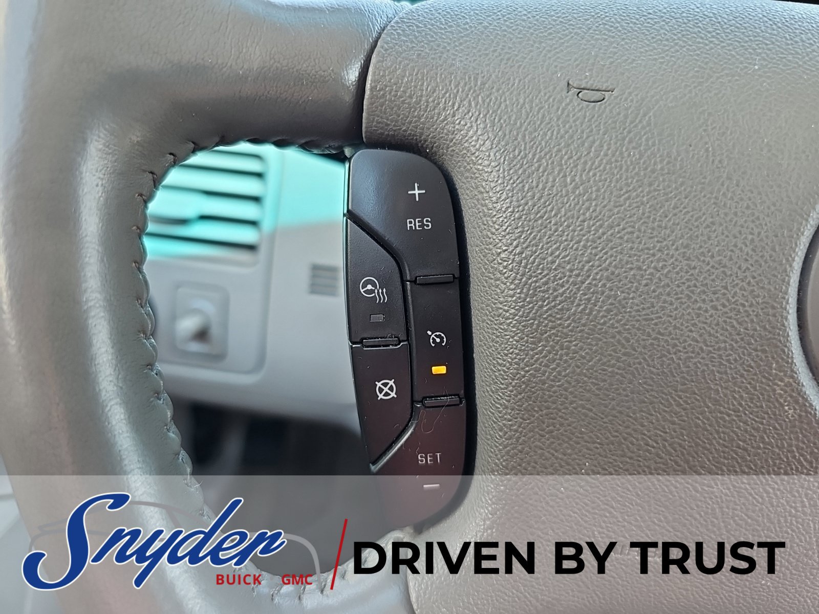 Used 2011 Buick Lucerne CXL FWD image 14