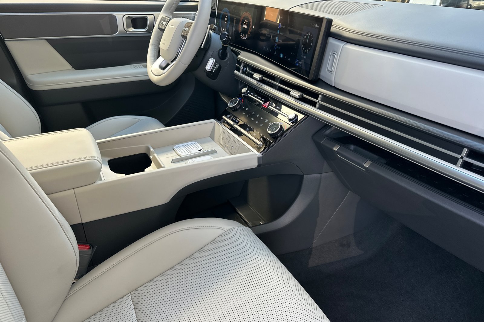 New 2027 Hyundai Santa Fe SEL FWD image 16