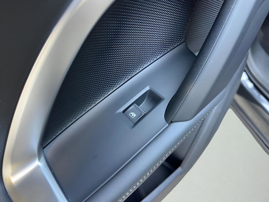 Used 2025 Audi Q5 Premium w/ Convenience Package image 33