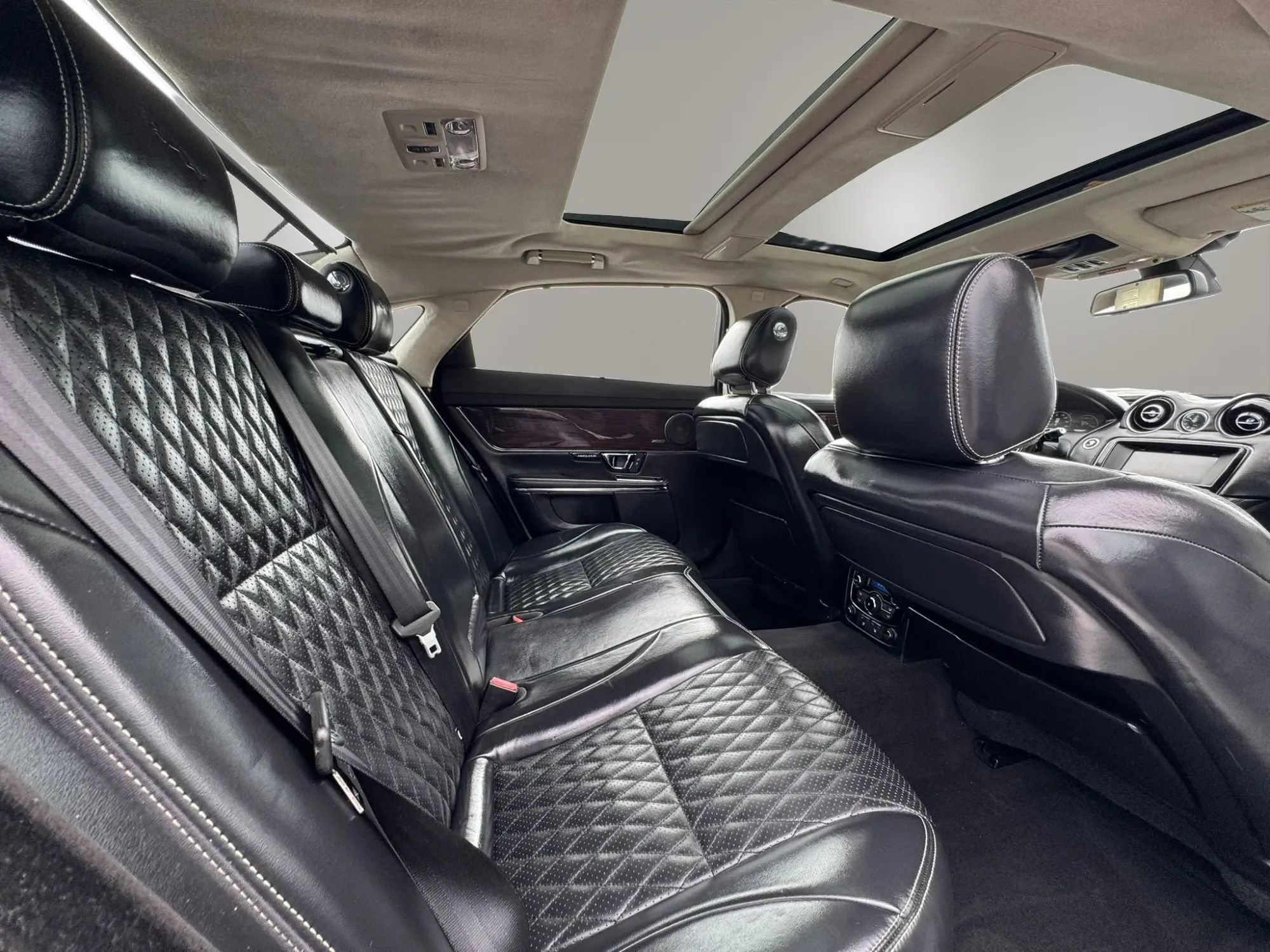 Used 2016 Jaguar XJ L Supercharged RWD image 15