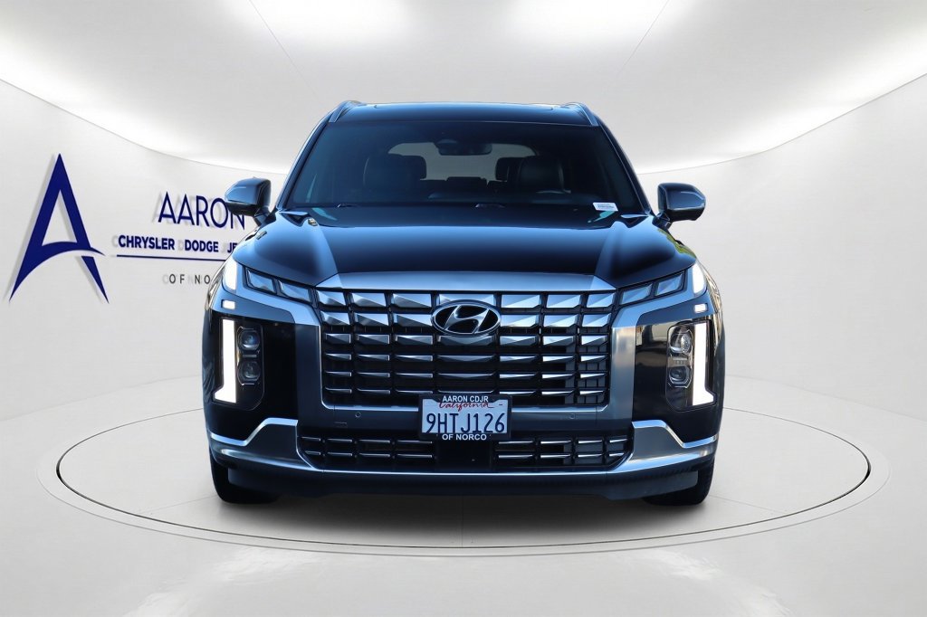Used 2023 Hyundai Palisade Calligraphy FWD image 2