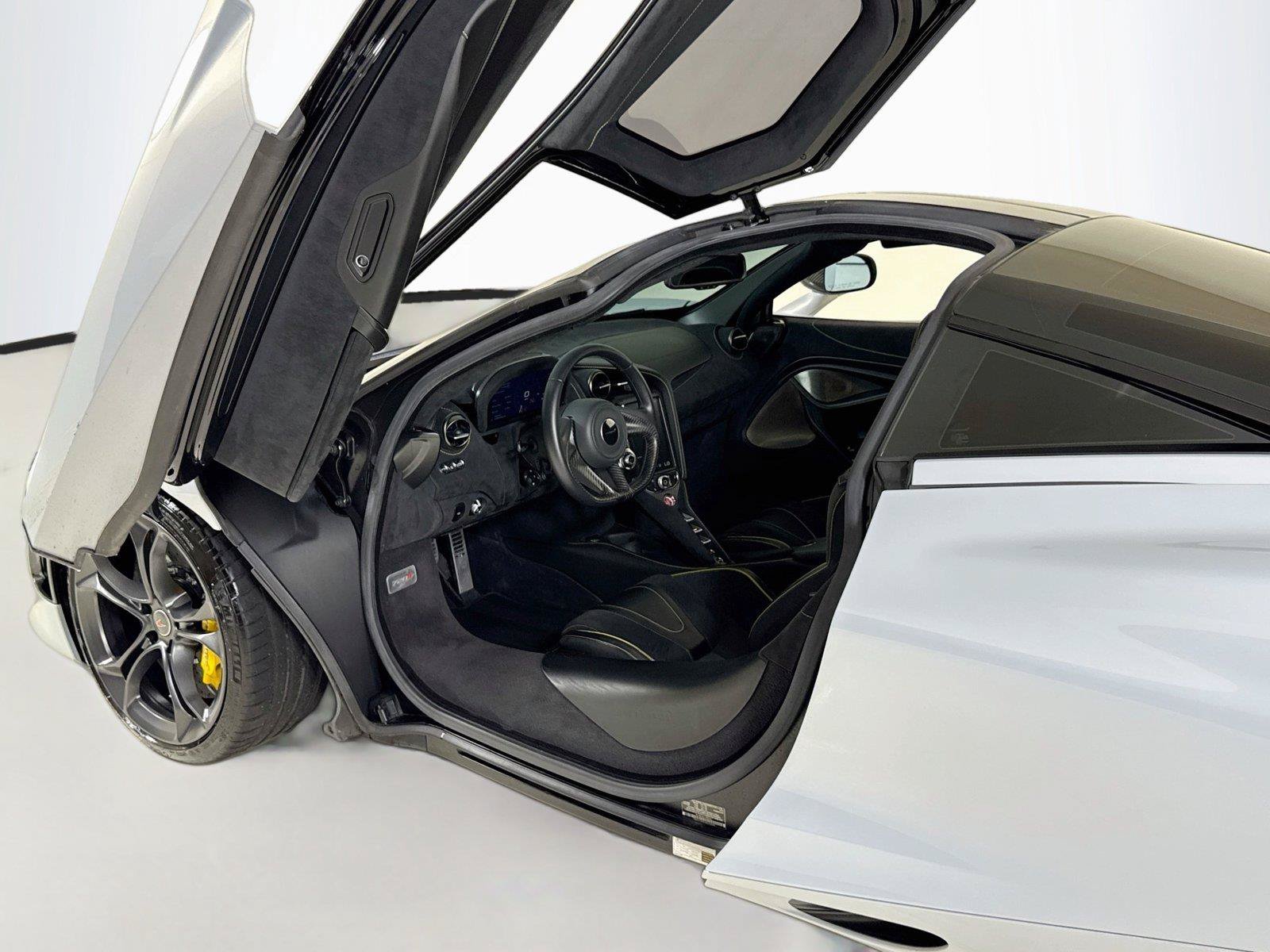 Used 2018 McLaren 720S Performance RWD image 11