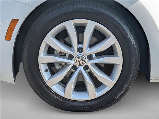 Used 2017 Volkswagen Beetle 1.8T Classic FWD image 22