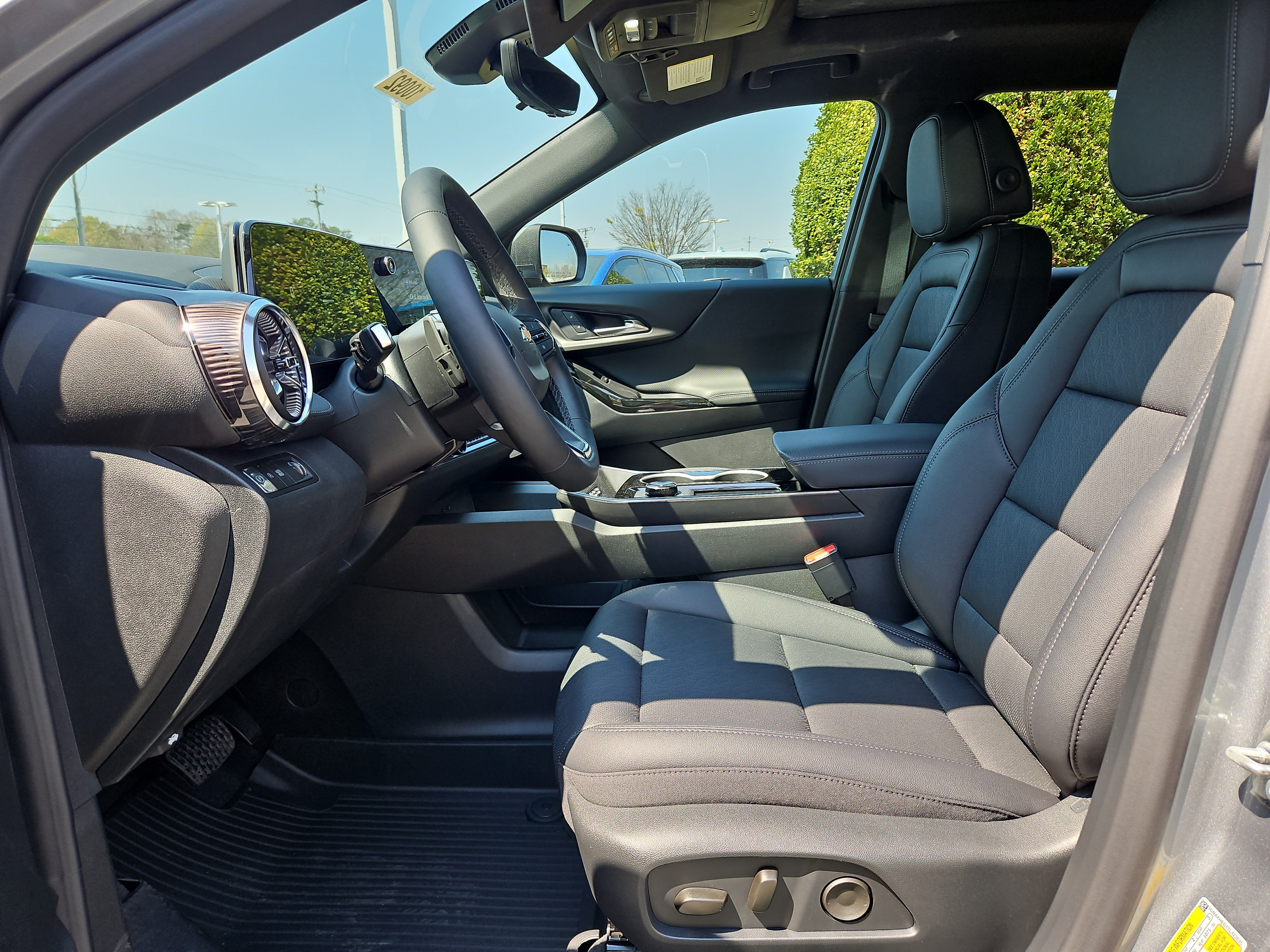 New 2026 Chevrolet Equinox LT w/ Convenience Package II FWD image 9