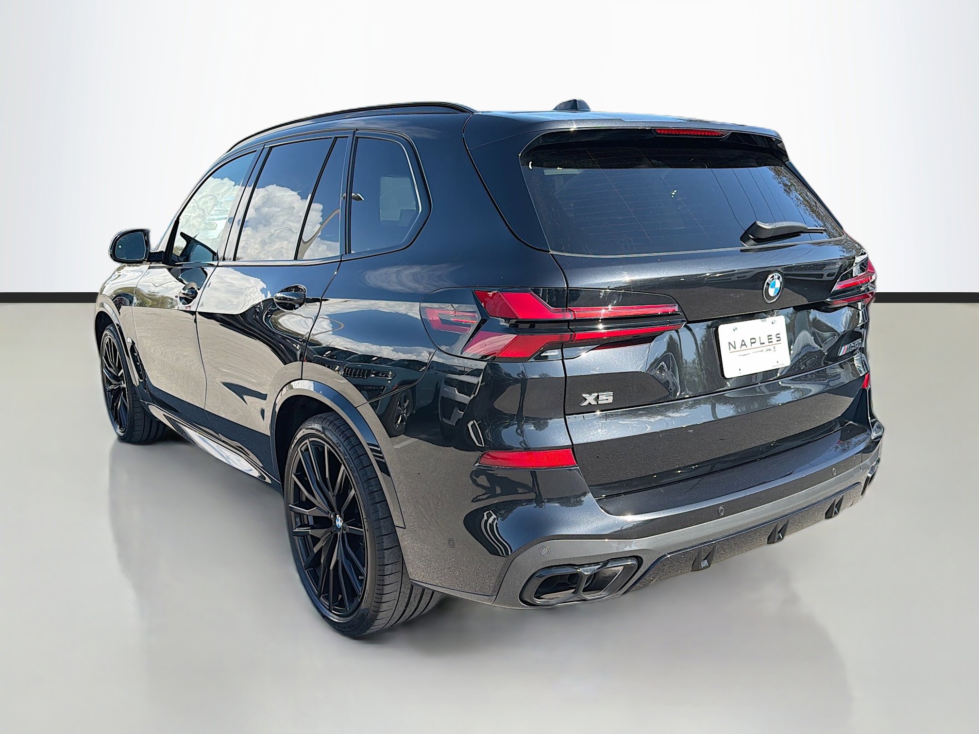 Used 2024 BMW X5 M60i w/ Climate Comfort Package image 5