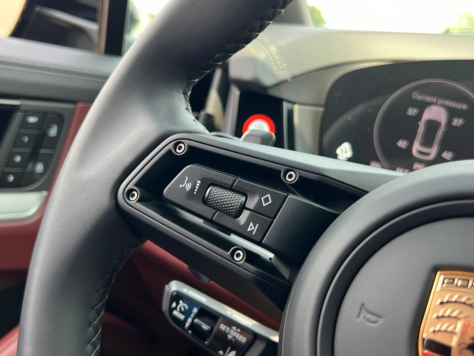 New 2026 Porsche Cayenne Coupe AWD/4WD image 24