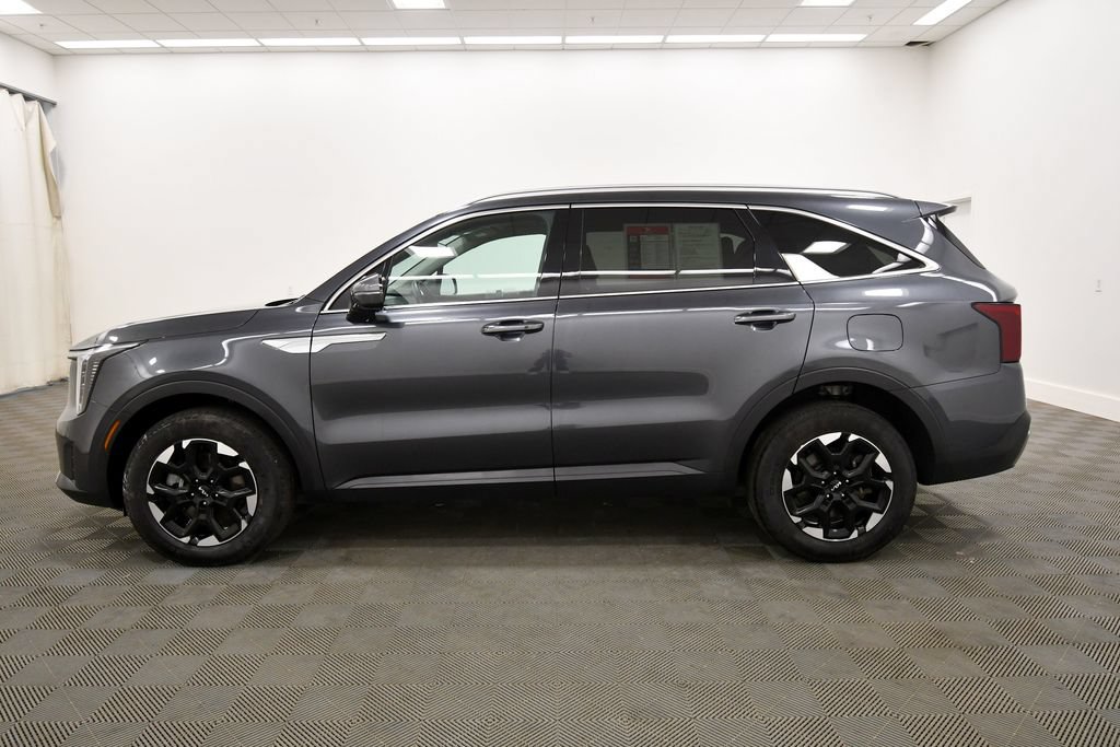 Certified 2024 Kia Sorento S AWD/4WD image 4