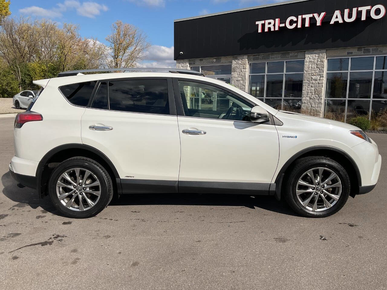 Used 2017 Toyota RAV4 Limited AWD/4WD image 9