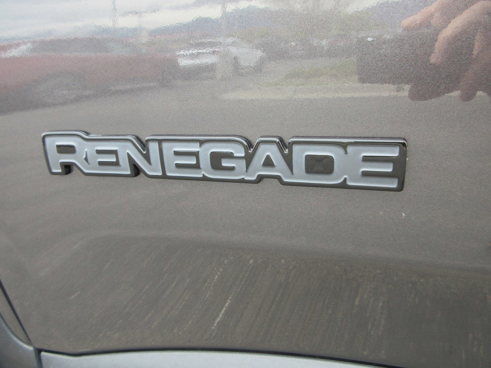 Used 2018 Jeep Renegade Altitude w/ UConnect 8.4 Nav Group FWD image 3