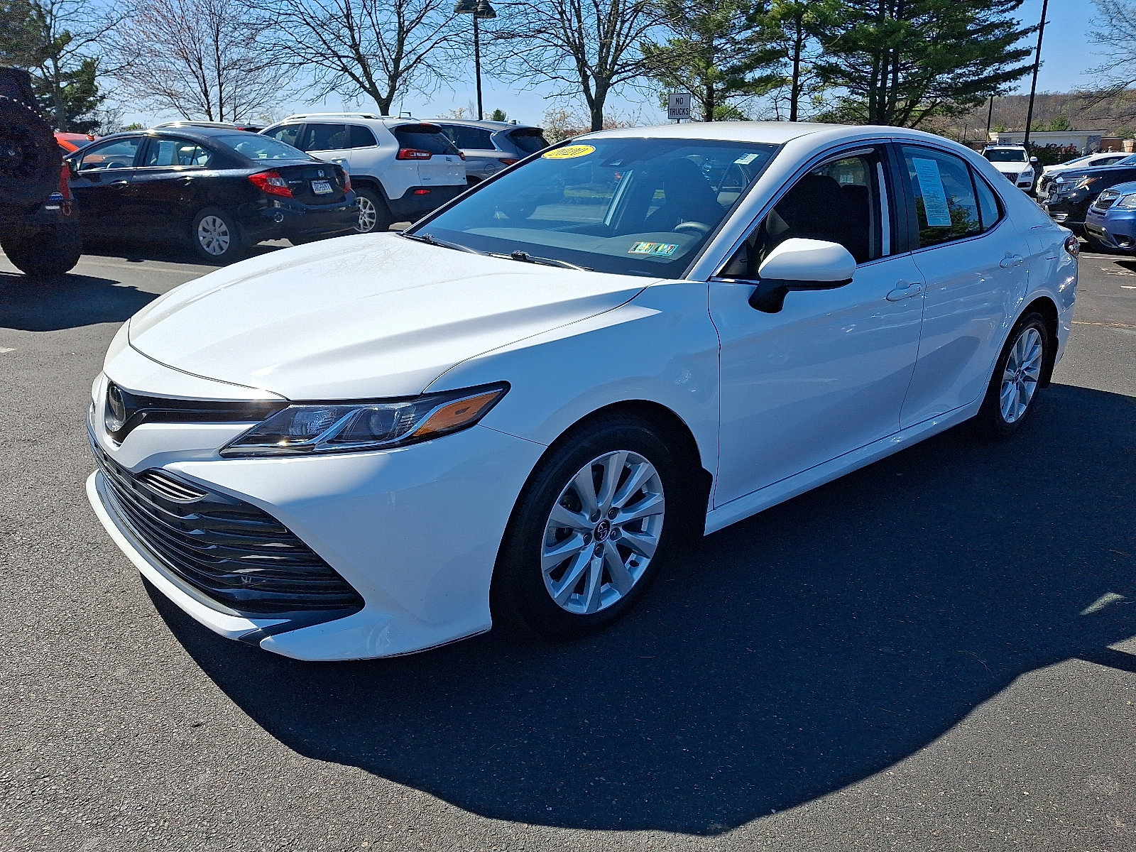 Used 2020 Toyota Camry LE image 3