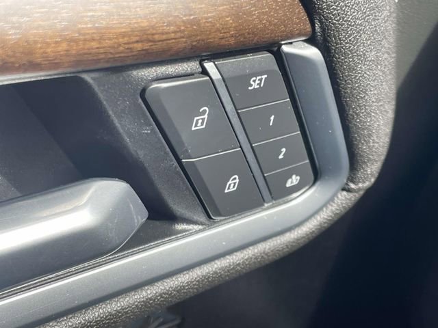 Used 2025 Chevrolet Silverado 1500 High Country w/ Technology Package AWD/4WD image 26