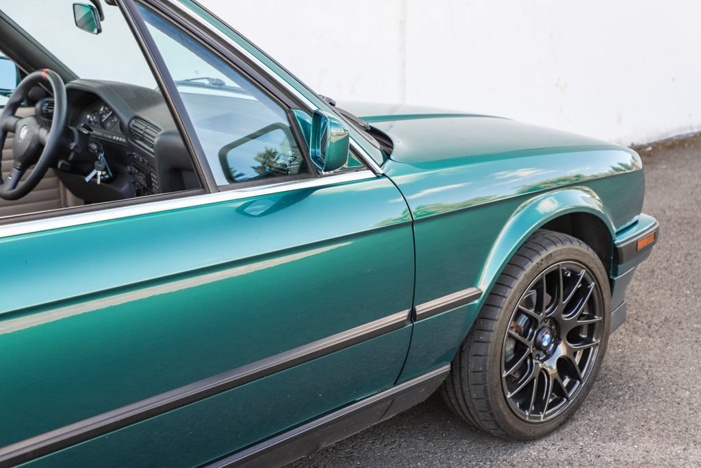 Used 1992 BMW 325i Convertible RWD image 34