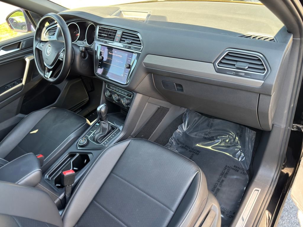 Used 2021 Volkswagen Tiguan SE image 30