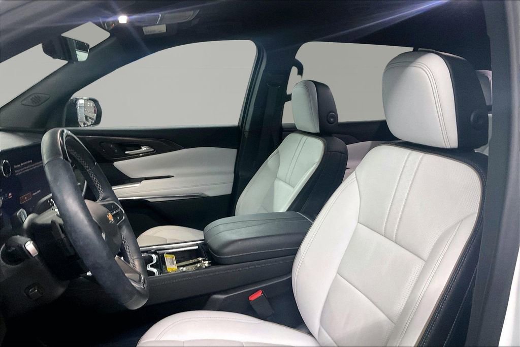 Used 2024 Chevrolet Traverse RS image 24