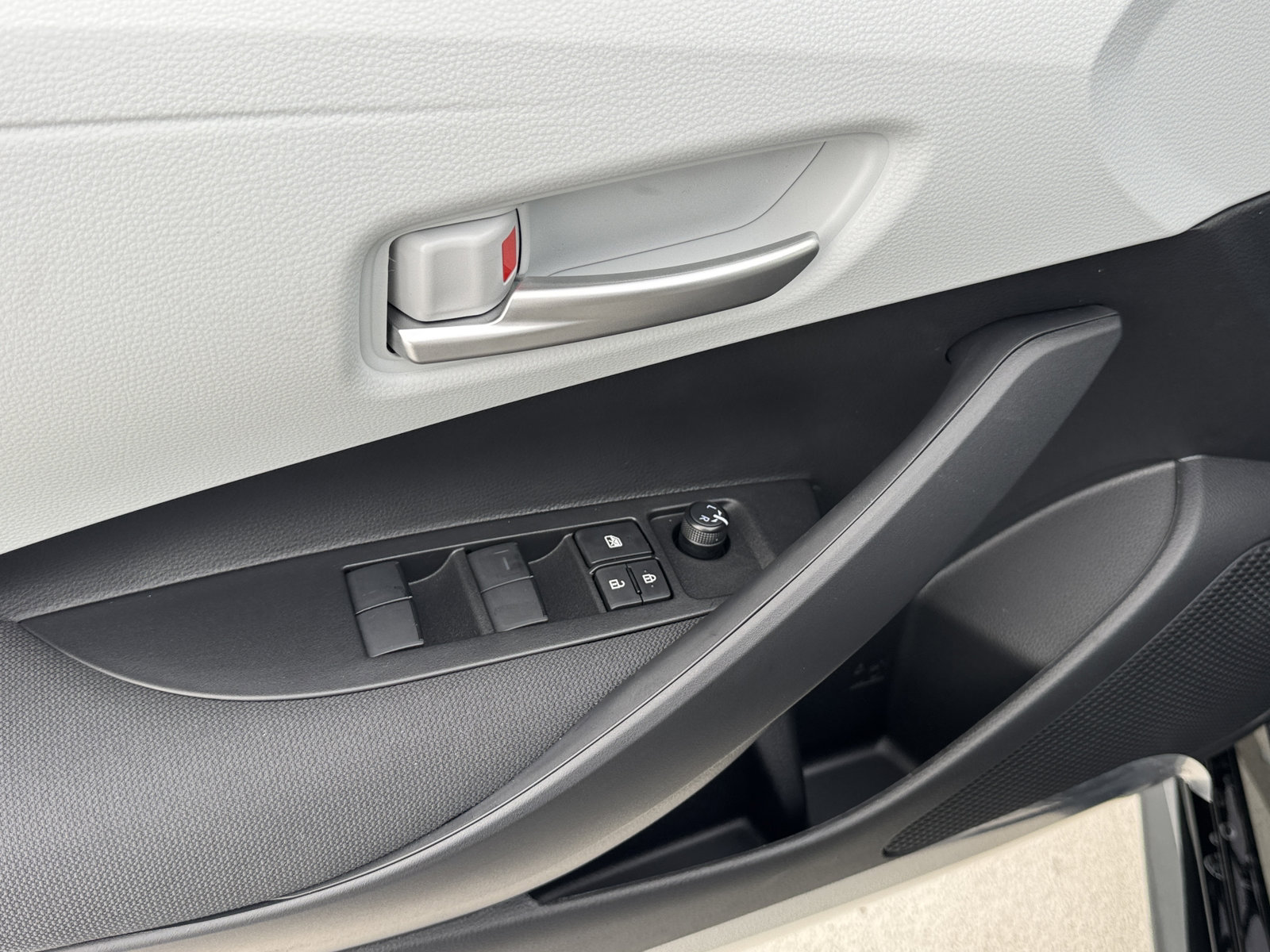 New 2026 Toyota Corolla SE FWD image 18