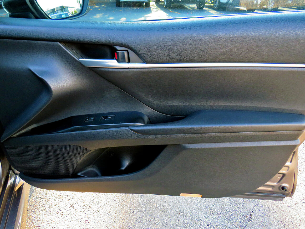 Used 2018 Toyota Camry SE image 29