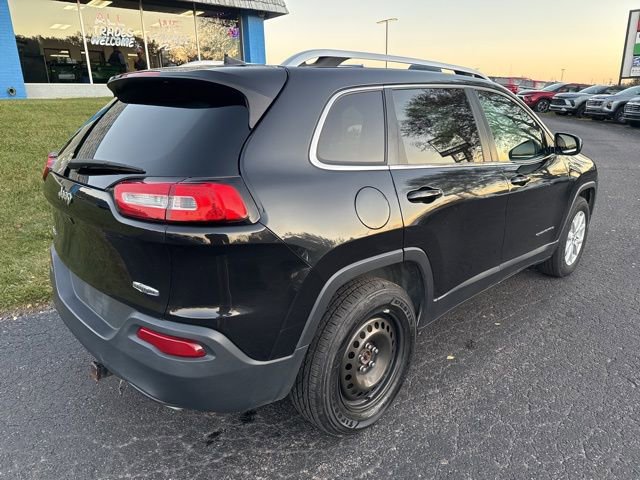 Used 2016 Jeep Cherokee Latitude AWD/4WD image 6