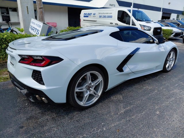 Used 2022 Chevrolet Corvette Stingray Coupe w/ Engine Appearance Package RWD image 3