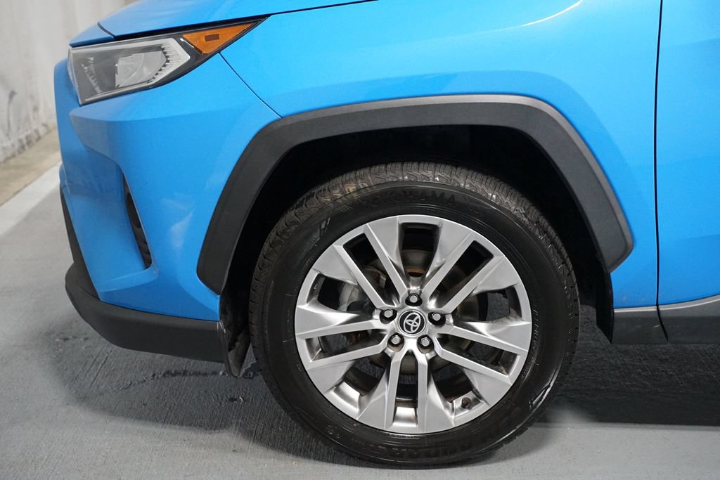 Used 2021 Toyota RAV4 XLE Premium FWD image 5