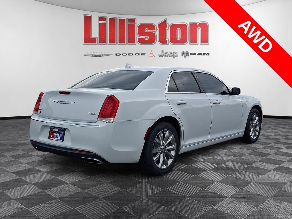 Used 2015 Chrysler 300 Limited w/ Driver Convenience Group AWD/4WD image 4