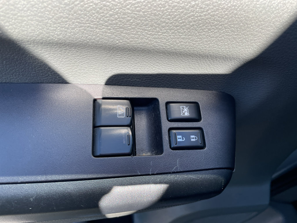 Used 2019 Nissan NV 3500 S image 9