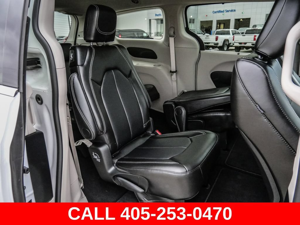 Used 2024 Chrysler Pacifica Touring-L AWD/4WD image 17