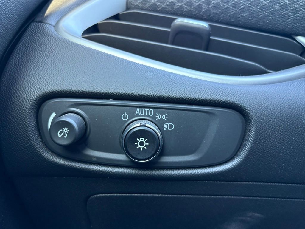 Used 2025 Chevrolet Malibu LT FWD image 24