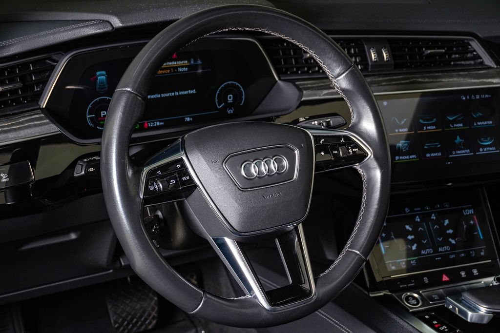 Used 2022 Audi e-tron Premium Plus w/ Premium Plus Package AWD/4WD image 19