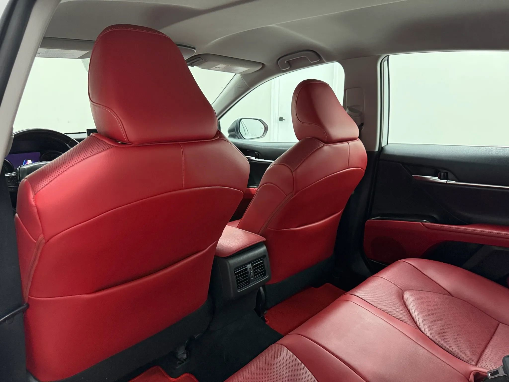 Used 2021 Toyota Camry XSE w/ Navigation Upgrade Package image 14