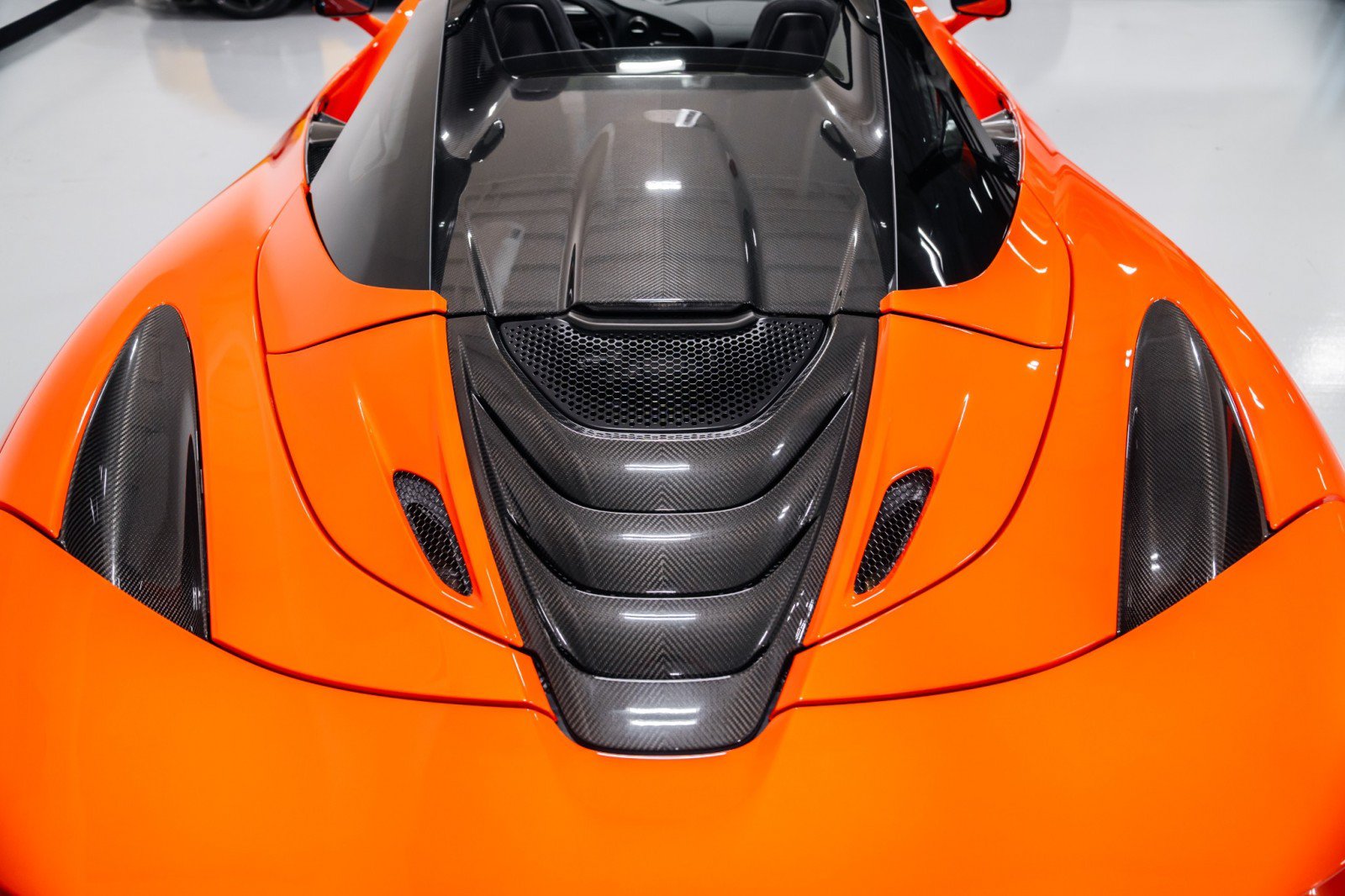 Used 2019 McLaren 720S Performance RWD image 33