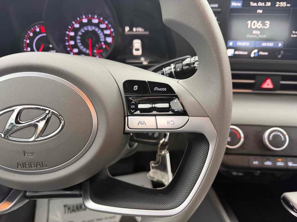 Used 2021 Hyundai Elantra SE image 22